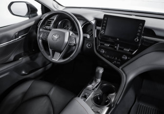 Подержанный автомобиль Toyota Camry Sedan 2021 года (8 фото)