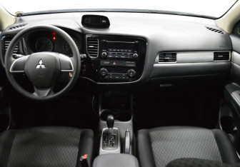 Подержанный автомобиль Mitsubishi Outlander 2012 года (14 фото)