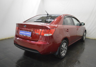 Подержанный автомобиль Kia Cerato Sedan 2010 года (5 фото)