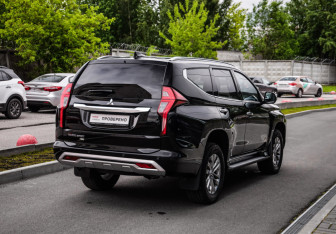 Подержанный автомобиль Mitsubishi Pajero Sport 2021 года (6 фото)
