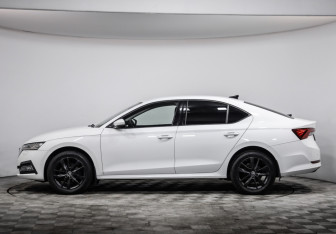 Подержанный автомобиль Skoda Octavia Liftback 2021 года (8 фото)