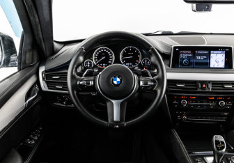 Подержанный автомобиль BMW X6 2018 года (16 фото)