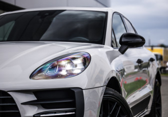 Подержанный автомобиль Porsche Macan 2021 года (2 фото)