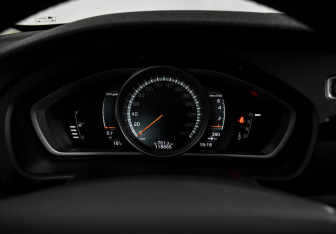 Подержанный автомобиль Volvo V40 Cross Country 2017 года (18 фото)