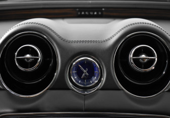 Подержанный автомобиль Jaguar XJ 2011 года (13 фото)