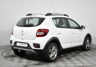 Подержанный автомобиль Renault Sandero 2022 года (5 фото)