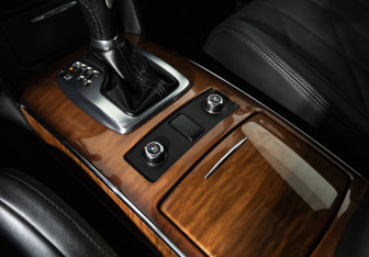 Подержанный автомобиль Infiniti QX70 2013 года (19 фото)