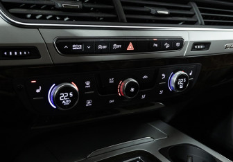 Подержанный автомобиль Audi Q7 2019 года (25 фото)