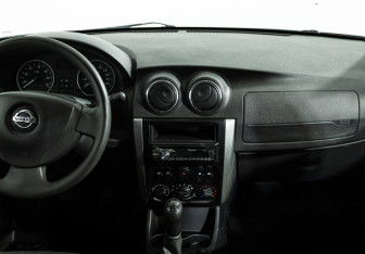 Подержанный автомобиль Nissan Almera Sedan 2013 года (14 фото)