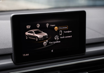 Подержанный автомобиль Audi A4 Sedan 2019 года (15 фото)