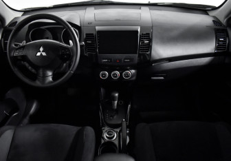 Подержанный автомобиль Mitsubishi Outlander 2008 года (14 фото)