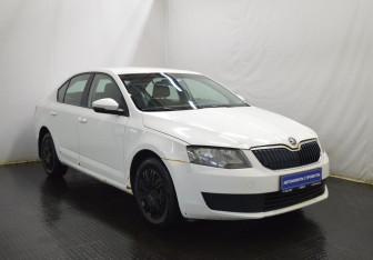 Подержанный автомобиль Skoda Octavia Liftback 2014 года (3 фото)