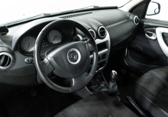 Подержанный автомобиль Renault Sandero 2011 года (11 фото)