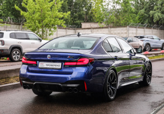 Подержанный автомобиль BMW M5 Sedan 2022 года (6 фото)