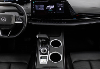 Подержанный автомобиль Changan UNI-S 2024 года (15 фото)