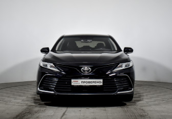 Подержанный автомобиль Toyota Camry Sedan 2021 года (2 фото)