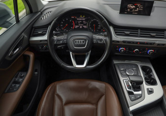 Подержанный автомобиль Audi Q7 2016 года (14 фото)
