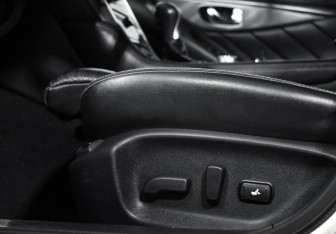 Подержанный автомобиль Infiniti Q50 2015 года (11 фото)