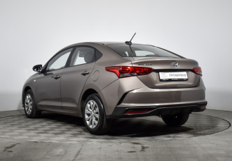 Подержанный автомобиль Hyundai Solaris Sedan 2021 года (7 фото)