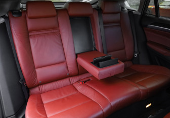 Подержанный автомобиль BMW X6 2013 года (31 фото)