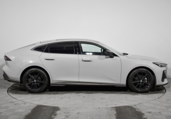 Подержанный автомобиль Changan UNI-V 2024 года (4 фото)