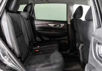 Подержанный автомобиль Nissan X-Trail 2016 года (12 фото)