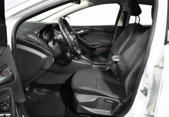 Подержанный автомобиль Ford Focus Hatchback 2017 года (10 фото)