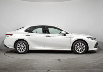 Подержанный автомобиль Toyota Camry Sedan 2019 года (4 фото)