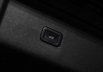 Подержанный автомобиль Hongqi HS5 2021 года (25 фото)