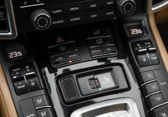 Подержанный автомобиль Porsche Cayenne 2017 года (22 фото)