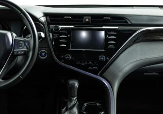 Подержанный автомобиль Toyota Camry Sedan 2018 года (13 фото)
