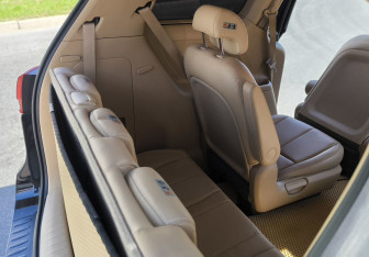 Подержанный автомобиль Kia Carnival 2018 года (10 фото)