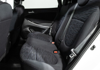 Подержанный автомобиль Hyundai Solaris Hatchback 2015 года (10 фото)