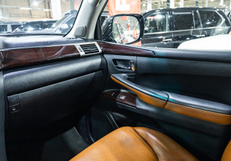 Подержанный автомобиль Lexus LX 2012 года (26 фото)