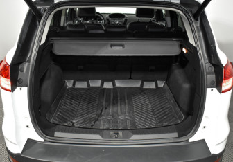 Подержанный автомобиль Ford Kuga 2013 года (18 фото)