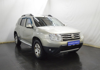 Подержанный автомобиль Renault Duster 2014 года (3 фото)