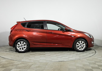 Подержанный автомобиль Hyundai Solaris Hatchback 2016 года (4 фото)