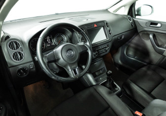 Подержанный автомобиль Volkswagen Golf Plus 2009 года (11 фото)