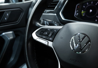 Подержанный автомобиль Volkswagen Tiguan 2022 года (26 фото)