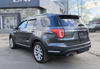 Подержанный автомобиль Ford Explorer 2018 года (6 фото)