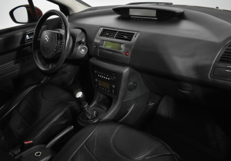 Подержанный автомобиль Citroen C4 Hatchback 2010 года (13 фото)