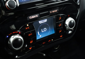 Подержанный автомобиль Nissan Juke 2015 года (16 фото)