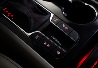 Подержанный автомобиль Kia Carnival 2018 года (18 фото)