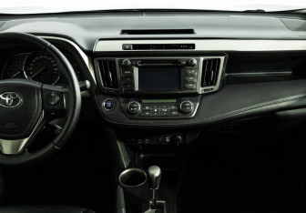 Подержанный автомобиль Toyota RAV4 2013 года (14 фото)