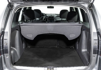 Подержанный автомобиль Nissan Terrano 2014 года (16 фото)