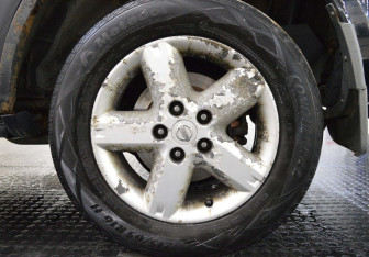 Подержанный автомобиль Nissan X-Trail 2006 года (9 фото)