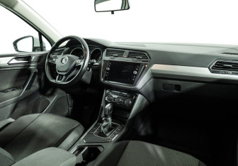 Подержанный автомобиль Volkswagen Tiguan 2020 года (9 фото)