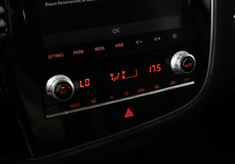 Подержанный автомобиль Mitsubishi Outlander 2021 года (14 фото)