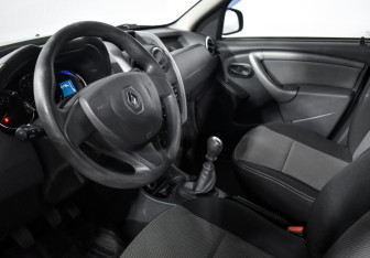 Подержанный автомобиль Renault Duster 2016 года (9 фото)