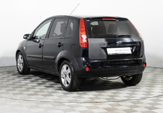 Подержанный автомобиль Ford Fiesta Hatchback 2008 года (7 фото)
